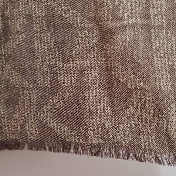Michael Kors signature MK allover pattern woven scarf shawl - Picture 3 of 5